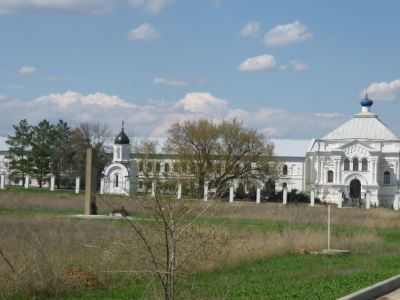 Келии с зимним храмом