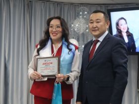 Педагог Чурапчинской гимназии стала абсолютным победителем конкурса «Учитель года» в Якутии