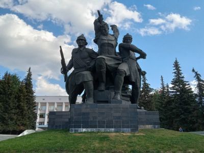 Памятник героям Великой Октябрьской социалистической революции и гражданской войны