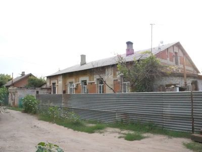 Жилые дома с хоз. постройками