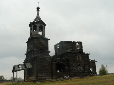 Здание бывшей деревянной церкви в п. Нючпас Койгородского района