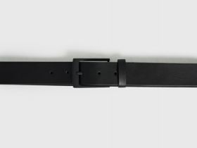 Ремень с чёрной пряжкой, Черный