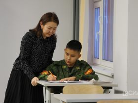 Ученикам Якутской кадетской школы старшие товарищи преподают уроки мужества