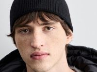Чёрная шапка бини с шерстью Глория Джинс
