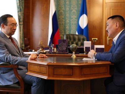 Айсен Николаев провел рабочую встречу с главой Нюрбинского района