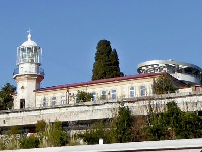 Главное здание с маячной башней