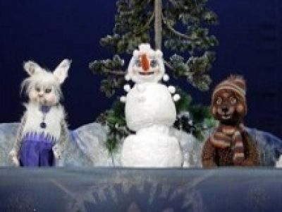 Три снежинки: золотая, голубая, серебристая. Новогоднее представление у елки