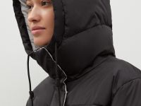 Стеганая утепленная куртка с капюшоном