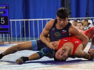 Более 130 юных борцов участвуют в первенстве Дальнего Востока в Якутске