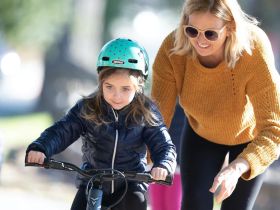 Nutcase Шлем защитный Nutcase Little Nutty Sock Hop, цвет Голубой, ростовка XS