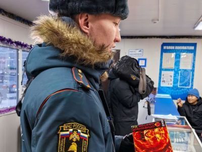 Сотрудники МЧС проводят профилактические рейды по местам реализации пиротехники