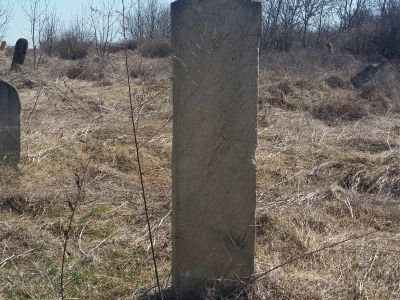 Стела надмогильная