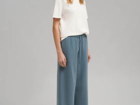 Трикотажные брюки объемного кроя из футера