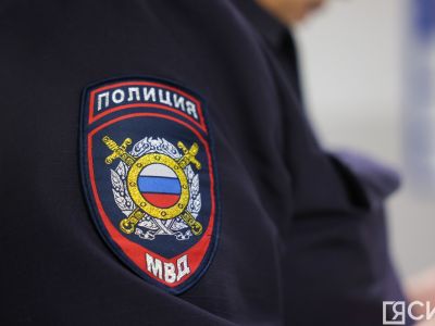 В Якутске пьяная женщина разбила лобовое стекло чужого автомобиля