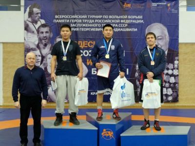 Якутские борцы стали победителями турнира в Красноярске