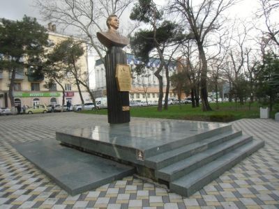 Бюст дважды Героя Советского Союза, летчика-испытателя В.К. Коккинаки (1904 - 1985)