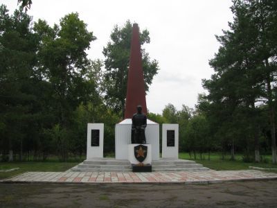 Обелиск землякам, погибшим на фронтах Великой Отечественной войны