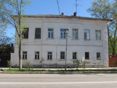 Каменный, бывший дворянский дом, позже уездное училище