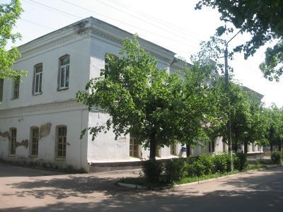 Памятное место, где в 1919 году в редакции уездной  газеты работал поэт М.В. Исаковский (Ныне типография районной газеты «Знамя»)