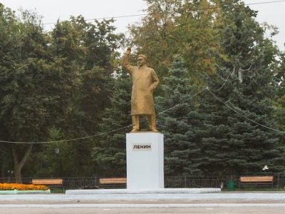 Памятник В.И.Ленину