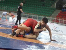 В Якутске стартовал международный турнир Романа Дмитриева по вольной борьбе