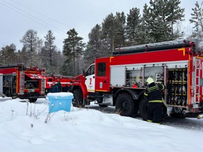 Сотрудники МЧС Якутии провели учения по эвакуации людей и тушению пожара в Нерюнгри