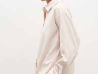 Блузка свободного силуэта с отложным воротником