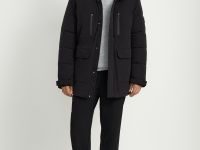 Утепленное полупальто с накладными карманами