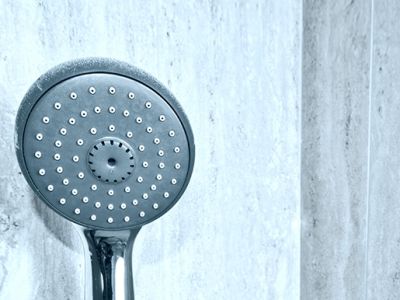 Как очистить душевую лейку от известкового налета?