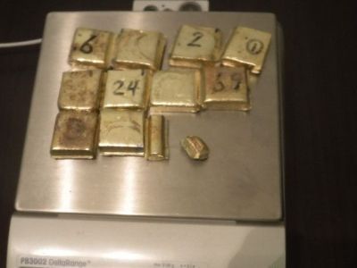 Контрабандисты прятали золото под стельками и в телефоне