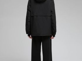 Горнолыжная куртка с капюшоном