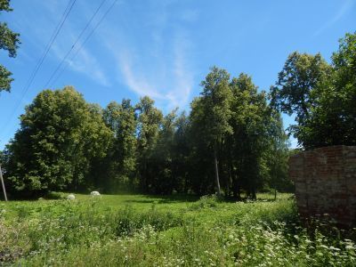 Памятное место, где в конце XIX, нач. XX вв., бывали известные русские художники: М.А.Врубель, И.Е.Репин, А.Н.Бенуа, П.П.Трубецкой, М.В.Нестеров, К.А.Коровин, С.В.Малютин и др.