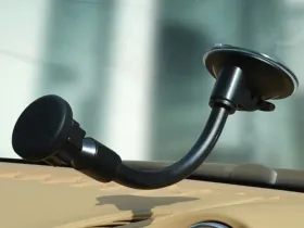 Автомобильный держатель Magnetic H-CTL036 для смартфона магнитный на приборную панель/лобовое стекло на присоске (черный)