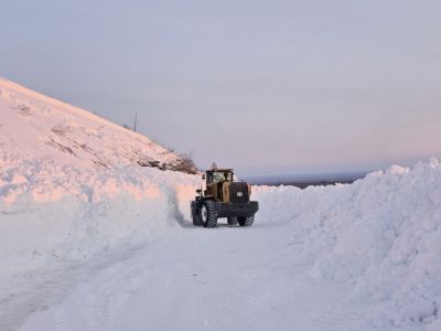 Устранен завал после схода лавины на дороге «Яна» в Якутии