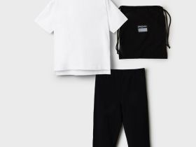 Комплект для занятий спортом: футболка, шорты для девочки