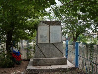 Братская могила участников гражданской войны, погибших в борьбе за власть Советов