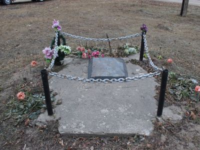 Братская могила советских воинов на месте бывшего лагеря военнопленных