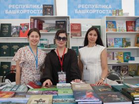 В Москве проходит XI Книжный фестиваль "Красная площадь"