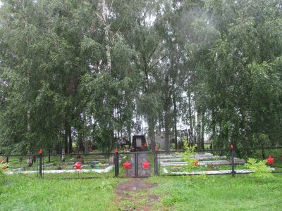 Обелиск в честь воинов, освобождавших район от немецко-фашистских захватчиков