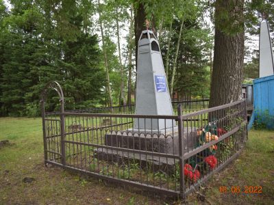 Братская могила партизан отряда П.К. Лубкова. Обелиск