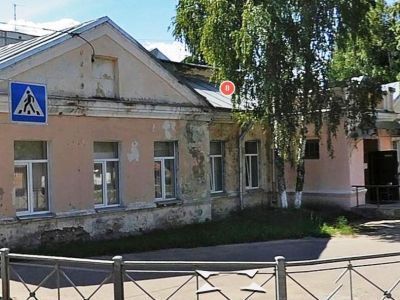 Здание, где в 1905 году проходил революционный митинг крестьян Ямбургского уезда