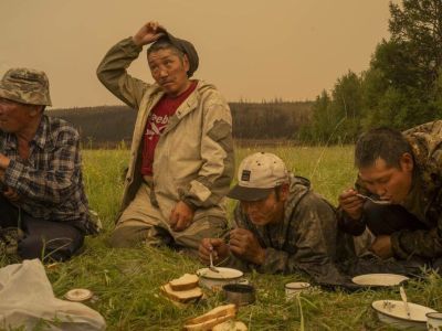Серия фото о лесных пожарах в Якутии победила в категории "Фотоистории" конкурса World Press Photo