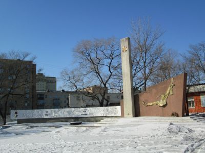 Памятник воспитанникам учебного отряда ТОФ, погибших на фронтах Великой Отечественной войны