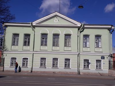 Жилой дом служащих