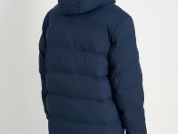 Утепленное пальто с воротником-стойкой