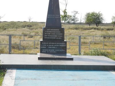 Братская могила 35 воинов Советской Армии, погибших в 1943 году при освобождении хутора от немецко-фашистских захватчиков