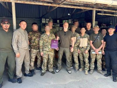 Кирилл Бычков передал бойцам-якутянам автомобиль, квадроциклы, мотоциклы