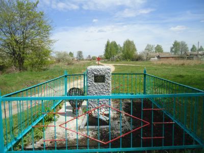 Братская могила 2 советских воинов, погибших в 1943 г. в бою с немецко-фашистскими захватчиками