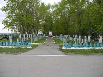 Воинское кладбище, на котором захоронено 104 советских воина, умерших от ран в госпиталях в годы Великой Отечественной войны. (Установлены надгробные  плиты и обелиск)