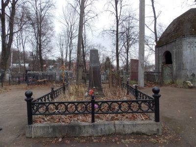 Могила первого учителя В.И.Ленина В.А.Калашникова. Установлен обелиск